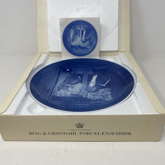 Bing and Grondahl Jubilee Christmas Night in the Stable 1975 Plate Denmark 9” - Picture 3 of 9